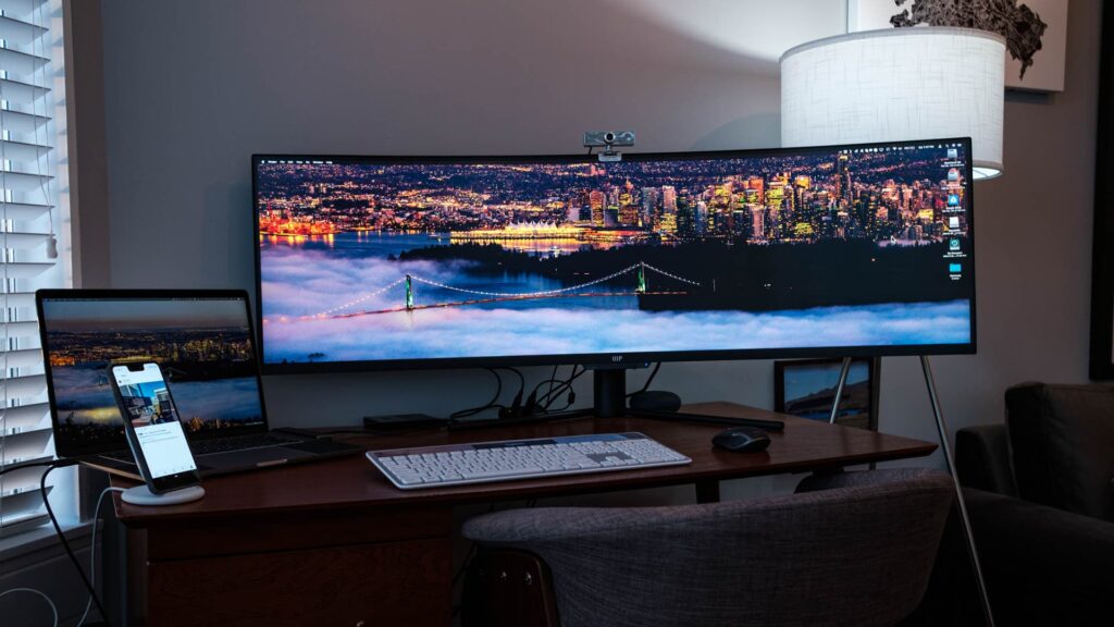 Curved Monitor Screen