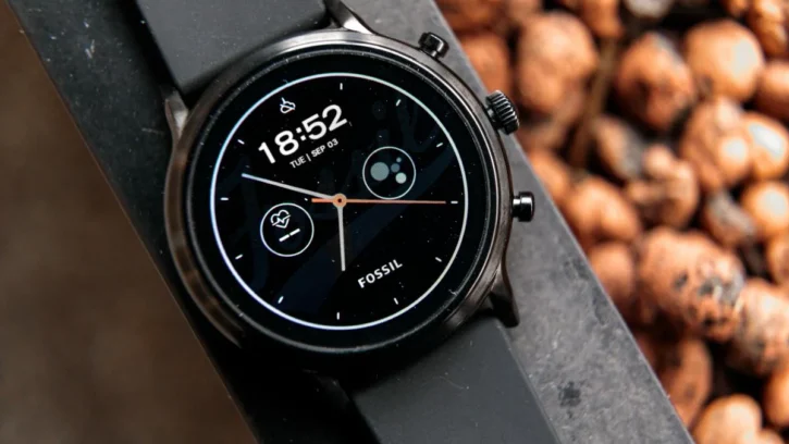 4 Best Smartwatches for Teens 2022 - Buying Guide 5